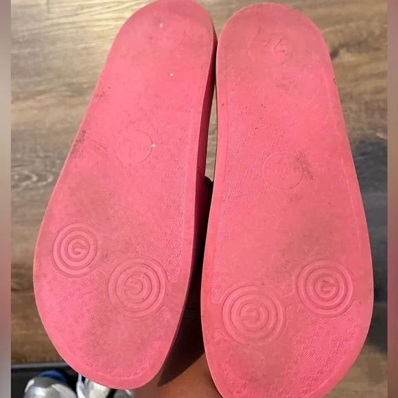 pink gucci slides used - Picture 3 of 3